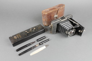 A Kodak 6-20 Junior deluxe folding camera, a rectangular 19th Century box with hinged lid, a Blackbird fountain pen, an Osniroid fountain pen 