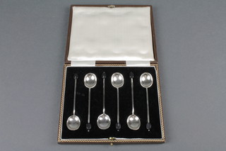 A set of 6 silver bean end coffee spoons, Sheffield 1931, cased 