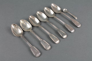 A set of George III silver fiddle and thread pattern tea spoons, mustard spoon, London 1825, approx 148 grams 