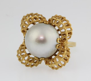 An 18ct yellow gold high mount cultured pearl dress ring, size O 