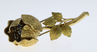 An 18ct yellow gold gem set articulated floral bar brooch, gross. approx. 18 grams