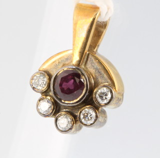 A 9ct gold gem set pendant