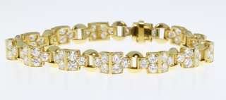 A high carat diamond articulated bracelet comprising 78 brilliant cut stones