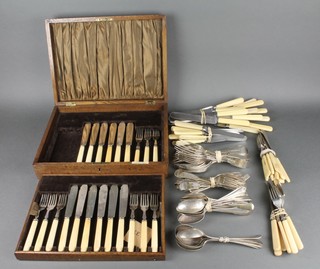 An oak canteen of plated fish eaters and minor plated cutlery