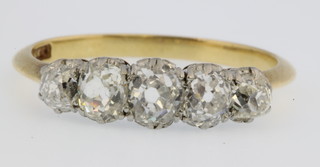 An 18ct gold 5 stone diamond ring, approx 1 ct, size M