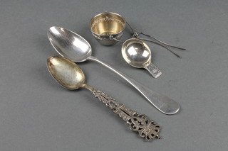 A 19th Century Continental silver caddy spoon, 2 others and a ditto strainer 