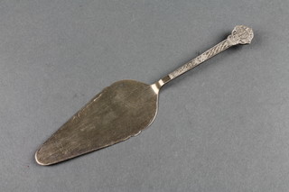 A silver cake slice with cymric decoration, Sheffield 1945, 38 grams