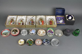 5 Wedgwood crystal Christmas paperweights 1980-1984, 4 other commemorative paperweights and a quantity of modern ditto 