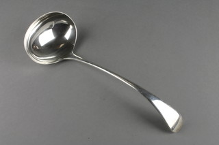 An Old English pattern silver ladle, Sheffield 1910, 252 grams