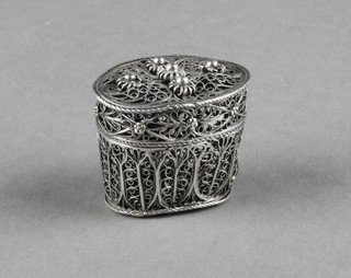 A Continental silver filigree 2 section thimble holder