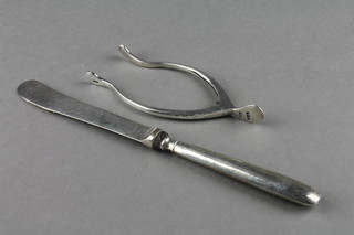 A pair of silver sugar nips in the form of a wishbone, Birmingham 1918 and a silver bladed butter knife