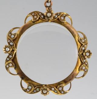 An Edwardian 9ct gold pearl set circular locket 