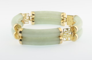 A 14ct gold jade bracelet 