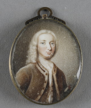 An oval gold cased early 18th Century clasp containing a portrait of a gentleman 1 1/2" 