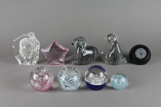 A studio glass paperweight in the form of a cat 5" and 8 others