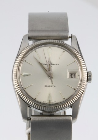 A gentleman's steel cased medium sized Baume Mercier Baumatic calendar wristwatch on a steel bracelet