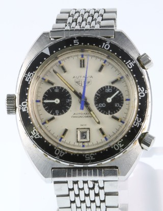 A gentleman's steel cased Heuer Autavia automatic chronograph calendar wristwatch with 2 subsidiary dials on a steel bracelet 