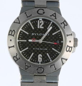 A gentleman's Bulgari titanium wristwatch on a rubber bracelet 