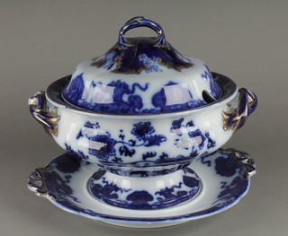 A Victorian blue and white tureen cover and stand with gilt decoration 12" 