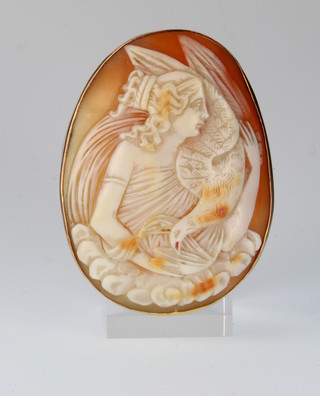 A 9ct gold oval cameo brooch of a classical lady 2.25" 