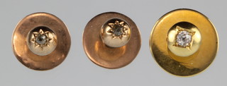 An 18ct gold diamond set stud, a pair of 9ct gold ditto, 4 grams