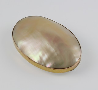 A 9ct gold oval shell brooch 