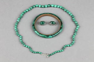 A malachite bangle, a ditto necklace and a pair of silver hardstone earrings 