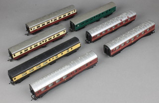 4 Hornby railway carriages and 3 Triang railway carriages 
