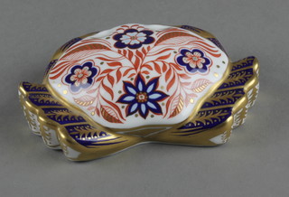 A Royal Crown Derby Imari pattern crab paperweight 4 1/2", boxed