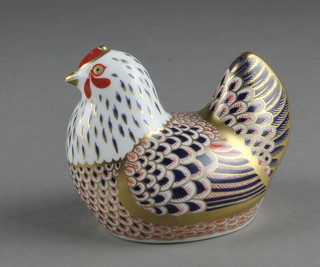 A Royal Crown Derby Imari pattern seated chicken paperweight 4"m boxed