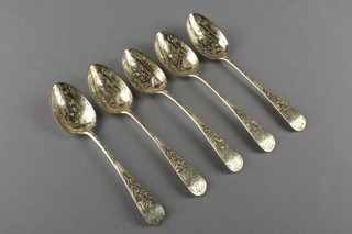 5 Victorian silver gilt teaspoons with chased decoration London 1842
