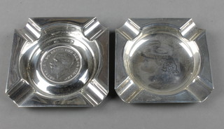 2 silver octagonal ashtrays, 158 grams