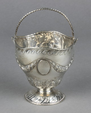 A Victorian pedestal bowl with swags and festoons, having a swing handle, London 1892, 94 grams
