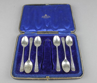 A cased set of 6 silver teaspoons excluding nips, Sheffield 1912, 98 grams