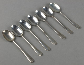 A matched set of 7 silver rat tail tea spoons, 80 grams
