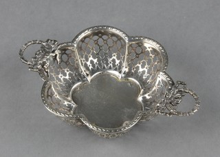 A silver pierced 2 handled dish, Birmingham 1912, 64 grams