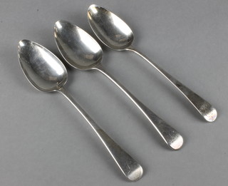 3 George III silver serving spoons, 190 grams