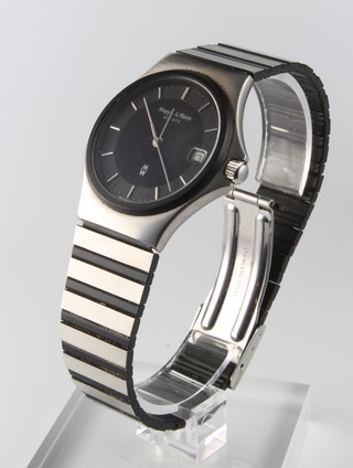A gentleman's Mappin & Webb steel cased quartz calendar wristwatch in original box 