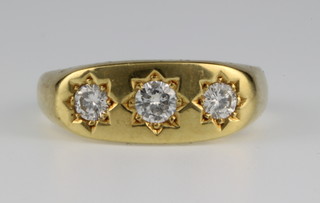 A gentleman's 18ct gold 3 stone diamond ring, approx 0.65ct, size R