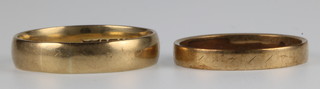 2 9ct gold wedding bands, size P and T, 6 grams