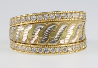An 18ct gold gem set ring, size N