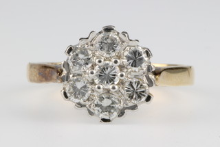 An 18ct yellow gold diamond cluster ring, size M 