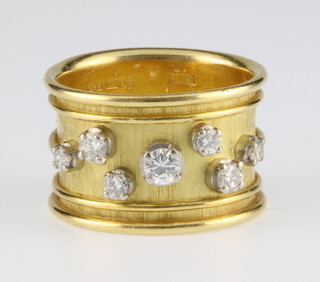 An 18ct yellow gold 7 stone diamond etruscan style ring, 10 grams, size N 
