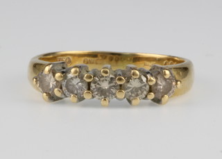 An 18ct yellow gold 5 stone diamond ring, size J 