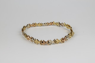 An 18ct gold 2 colour bracelet, 10 grams