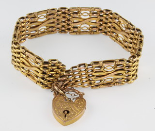 A 9ct gold gate bracelet with padlock, 12 grams