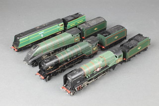 A Hornby Battle of Britain Class locomotive and tender 92 Squadron, a Bachmann  British Railways locomotive and tender Great Central, a British Railways locomotive Mallard and 1 other Merchant Navy Class Clam Line 