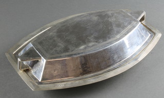 A good Art Deco engine turned silver entree set with angular handles, Sheffield 1936, 1028 grams 