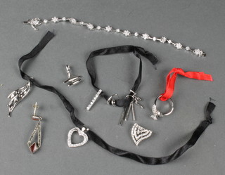 A quantity of silver jewellery 