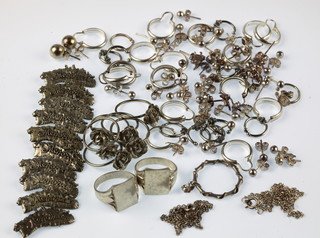 A quantity of modern silver jewellery, approx. 90 grams